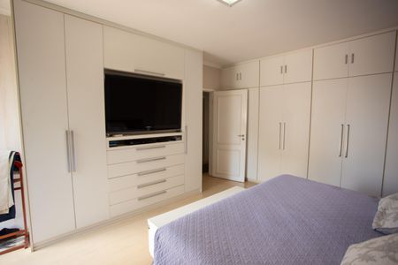 Casa à venda com 360m², 4 quartos e 3 vagas Casa à venda com 360m², 4 quartos e 3 vagasSuíte 1