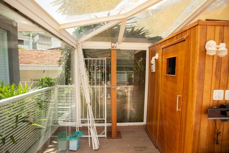 Casa à venda com 360m², 4 quartos e 3 vagas Casa à venda com 360m², 4 quartos e 3 vagasSPA