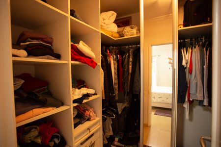 Casa à venda com 360m², 4 quartos e 3 vagas Casa à venda com 360m², 4 quartos e 3 vagasCloset da suíte 3