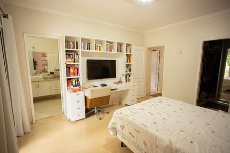 Casa à venda com 360m², 4 quartos e 3 vagas Casa à venda com 360m², 4 quartos e 3 vagasSuíte 3