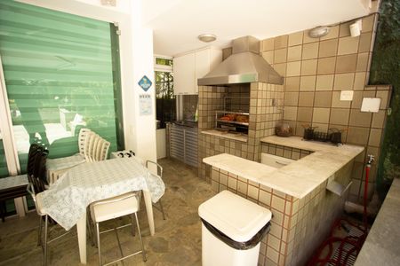 Casa à venda com 360m², 4 quartos e 3 vagas Casa à venda com 360m², 4 quartos e 3 vagasChurrasqueira