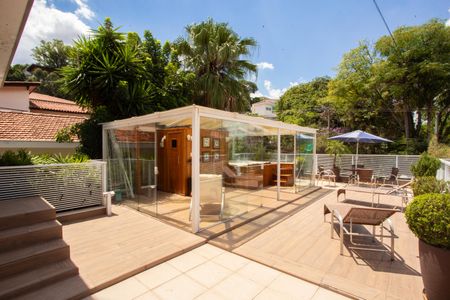 Casa à venda com 360m², 4 quartos e 3 vagas Casa à venda com 360m², 4 quartos e 3 vagasSPA