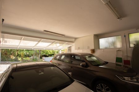 Casa à venda com 360m², 4 quartos e 3 vagas Casa à venda com 360m², 4 quartos e 3 vagasGaragem