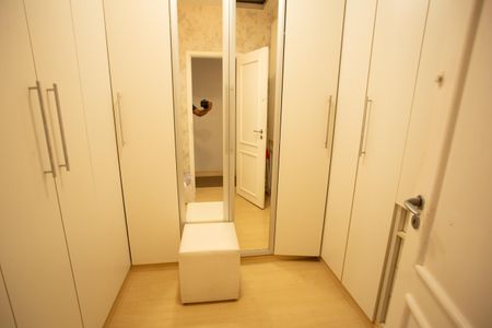 Casa à venda com 360m², 4 quartos e 3 vagas Casa à venda com 360m², 4 quartos e 3 vagasCloset da suíte 1