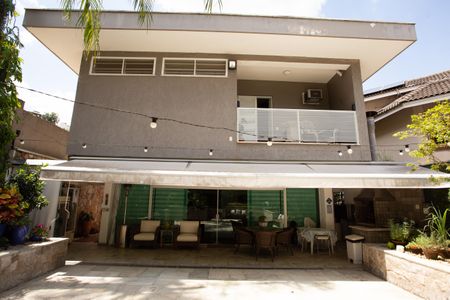 Casa à venda com 360m², 4 quartos e 3 vagas Casa à venda com 360m², 4 quartos e 3 vagasJardim
