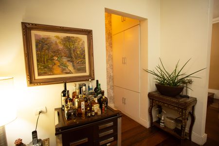 Casa à venda com 360m², 4 quartos e 3 vagas Casa à venda com 360m², 4 quartos e 3 vagasDetalhe Sala