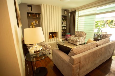 Casa à venda com 360m², 4 quartos e 3 vagas Casa à venda com 360m², 4 quartos e 3 vagasSala de Estar