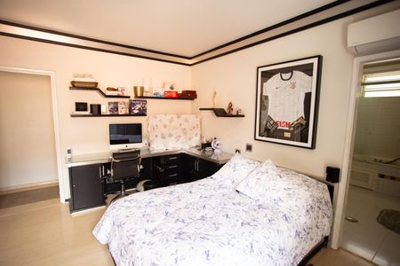 Casa à venda com 360m², 4 quartos e 3 vagas Casa à venda com 360m², 4 quartos e 3 vagasSuíte 2