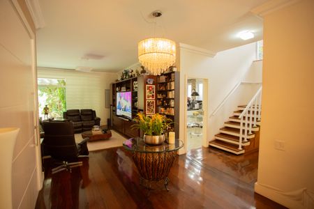 Casa à venda com 360m², 4 quartos e 3 vagas Casa à venda com 360m², 4 quartos e 3 vagasSala de Tv