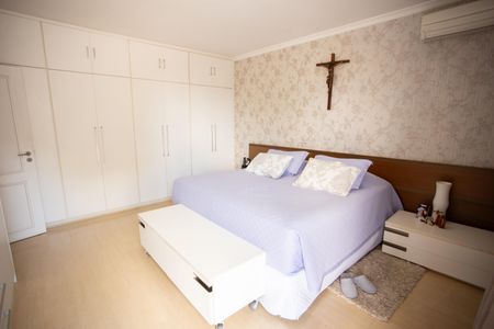 Casa à venda com 360m², 4 quartos e 3 vagas Casa à venda com 360m², 4 quartos e 3 vagasSuíte 1