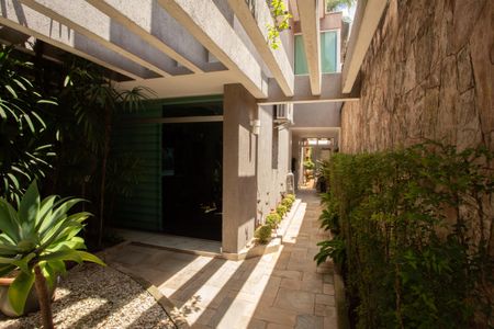 Casa à venda com 360m², 4 quartos e 3 vagas Casa à venda com 360m², 4 quartos e 3 vagasJardim