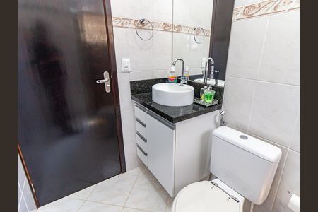 Casa à venda com 200m², 3 quartos e 4 vagasBanheiro da Suíte 2