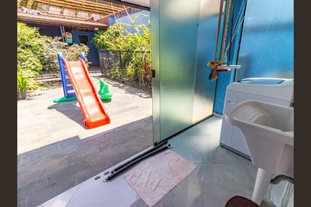 Casa à venda com 200m², 3 quartos e 4 vagasÁrea de Serviço