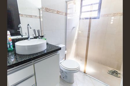 Casa à venda com 200m², 3 quartos e 4 vagasBanheiro da Suíte 2