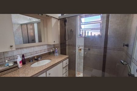 Casa à venda com 241m², 3 quartos e 5 vagasBanheiro Suíte 