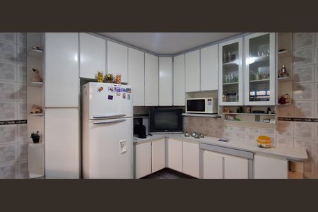 Casa à venda com 241m², 3 quartos e 5 vagasCozinha 