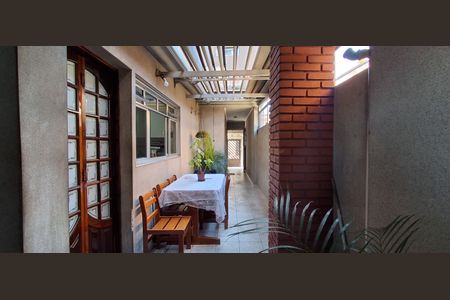 Casa à venda com 241m², 3 quartos e 5 vagasQuintal 