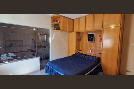Casa à venda com 241m², 3 quartos e 5 vagasSuíte 