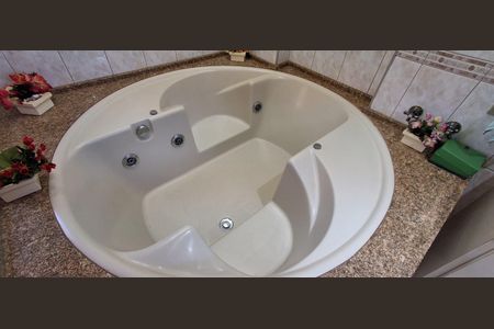 Casa à venda com 241m², 3 quartos e 5 vagasBanheiro Suíte 