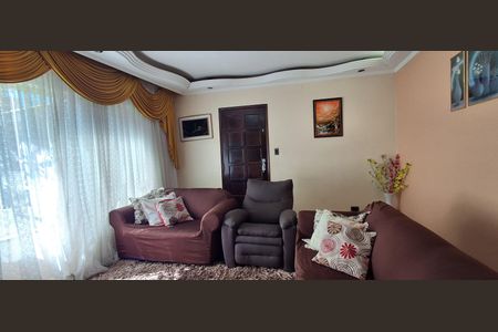 Casa à venda com 241m², 3 quartos e 5 vagasSala