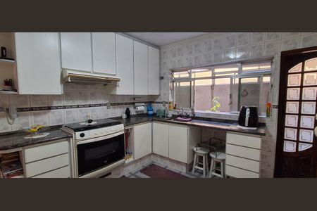 Casa à venda com 241m², 3 quartos e 5 vagasCozinha 