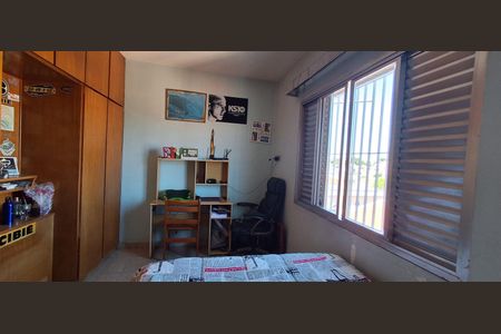 Casa à venda com 241m², 3 quartos e 5 vagasQuarto 2