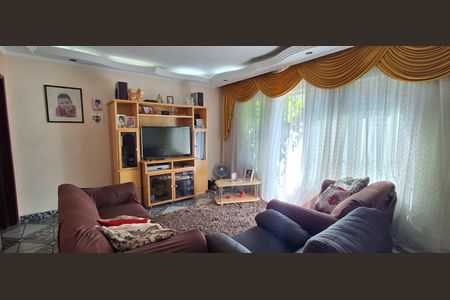 Casa à venda com 241m², 3 quartos e 5 vagasSala