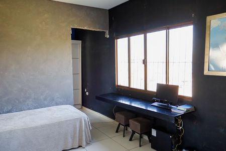 Casa à venda com 290m², 5 quartos e 2 vagasQuarto 4