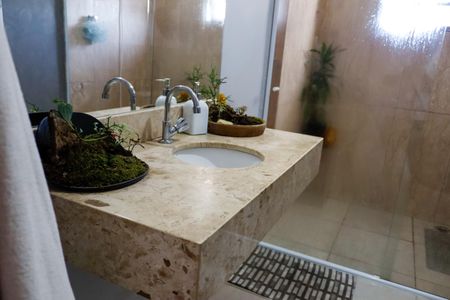 Casa à venda com 290m², 5 quartos e 2 vagasBanheiro 2