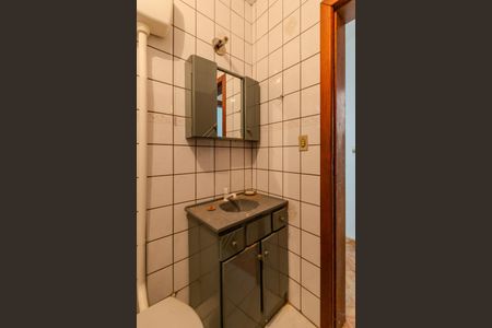 Casa à venda com 250m², 3 quartos e 4 vagas Casa à venda com 250m², 3 quartos e 4 vagasBanheiro Social