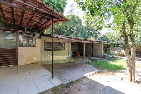 Casa à venda com 250m², 3 quartos e 4 vagas Casa à venda com 250m², 3 quartos e 4 vagasQuintal