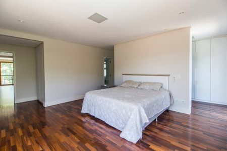 Casa de condomínio para alugar com 672m², 5 quartos e 6 vagasSuíte 1