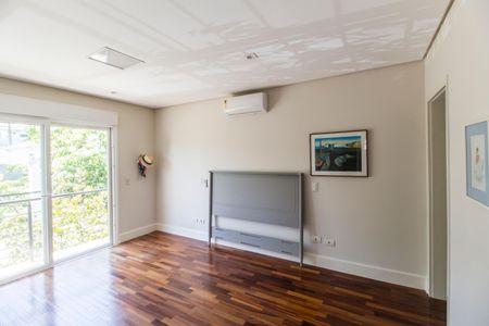 Casa de condomínio para alugar com 672m², 5 quartos e 6 vagasSuíte 3