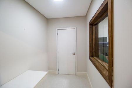 Casa de condomínio para alugar com 672m², 5 quartos e 6 vagasAdega