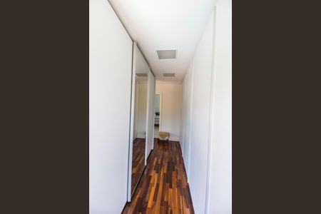 Casa de condomínio para alugar com 672m², 5 quartos e 6 vagasCloset da Suíte 1