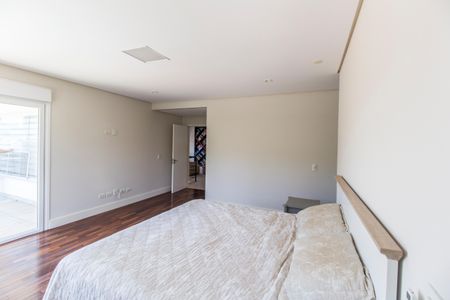 Casa de condomínio para alugar com 672m², 5 quartos e 6 vagasSuíte 1