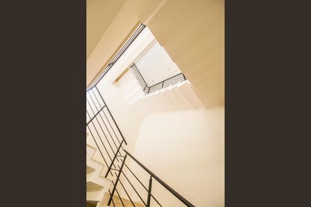 Casa de condomínio para alugar com 672m², 5 quartos e 6 vagasEscada