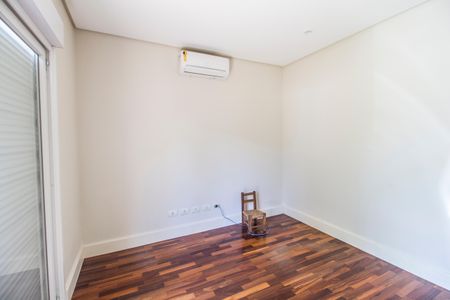 Casa de condomínio para alugar com 672m², 5 quartos e 6 vagasQuarto/Escritório