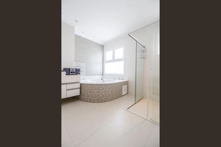 Casa de condomínio para alugar com 672m², 5 quartos e 6 vagasBanheiro da Suíte 1