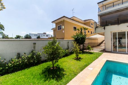 Casa de condomínio para alugar com 672m², 5 quartos e 6 vagasQuintal