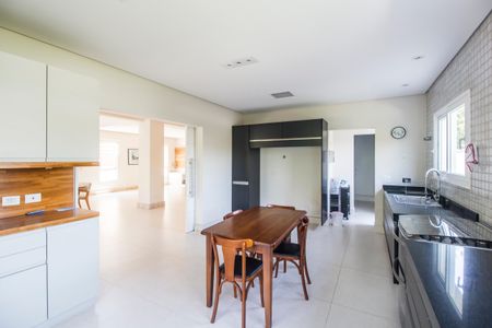 Casa de condomínio para alugar com 672m², 5 quartos e 6 vagasCozinha