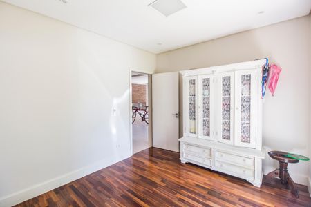 Casa de condomínio para alugar com 672m², 5 quartos e 6 vagasQuarto/Escritório