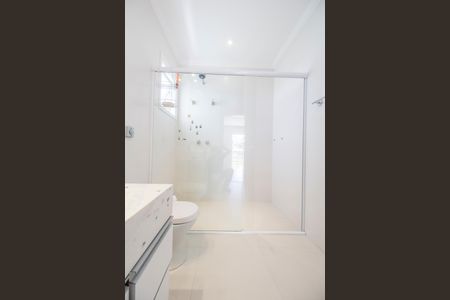 Casa de condomínio para alugar com 672m², 5 quartos e 6 vagasBanheiro da Suíte 3