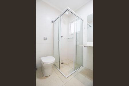 Casa de condomínio para alugar com 672m², 5 quartos e 6 vagasBanheiro de serviço