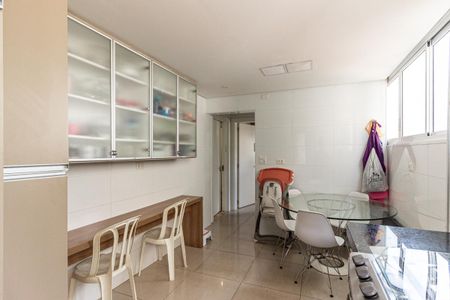 Apartamento à venda com 239m², 5 quartos e 2 vagasCozinha