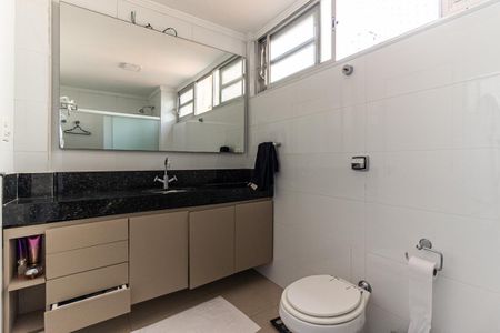 Apartamento à venda com 239m², 5 quartos e 2 vagasBanheiro da Suíte