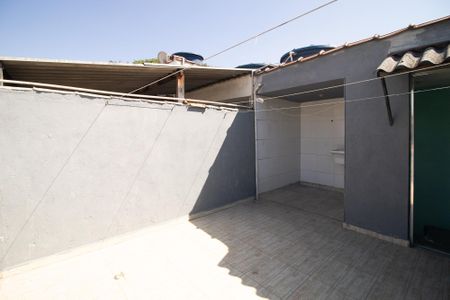Casa para alugar com 45m², 1 quarto e sem vagaQuintal e Área de serviço