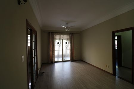 Casa para alugar com 135m², 3 quartos e 4 vagasSala