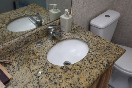 Apartamento à venda com 72m², 3 quartos e 2 vagas Apartamento à venda com 72m², 3 quartos e 2 vagasBanheiro da Suíte