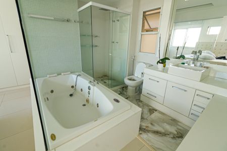 Apartamento para alugar com 116m², 2 quartos e 2 vagasBanheiro do Quarto 1